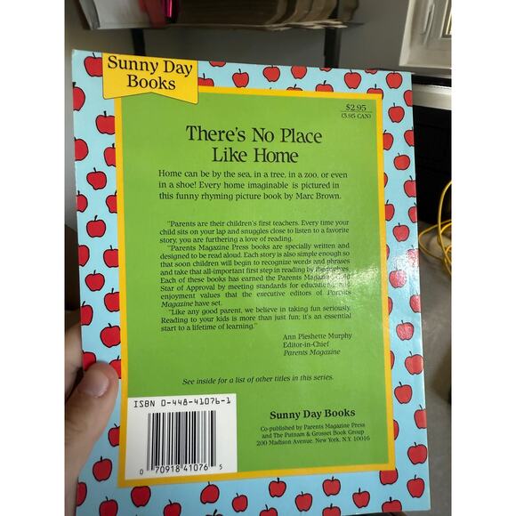 There's No Place Like Home Marc Brown Vintage paperback book - Picture 2 of 2
